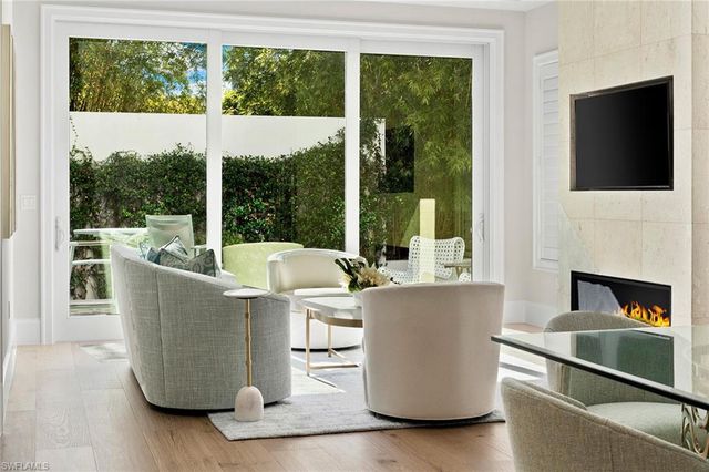 810 9th ST S, Naples, FL 34102