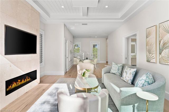 810 9th ST S, Naples, FL 34102