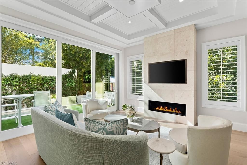 810 9th ST S, Naples, FL 34102