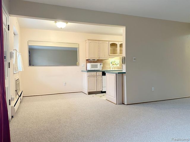 2925 W 13 Mile Road 205, Royal Oak, MI 48073