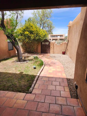5900 Jones Place NW, Albuquerque, NM 87120