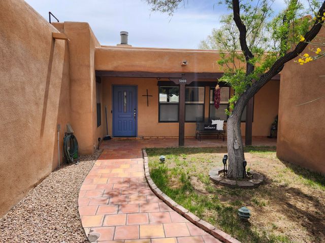 5900 Jones Place NW, Albuquerque, NM 87120