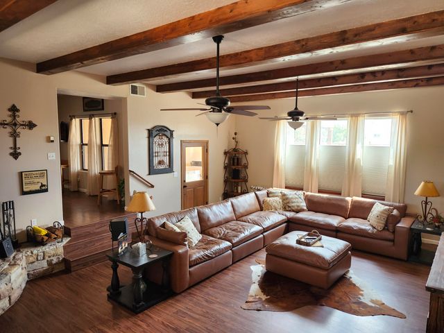 5900 Jones Place NW, Albuquerque, NM 87120