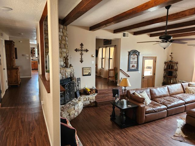 5900 Jones Place NW, Albuquerque, NM 87120