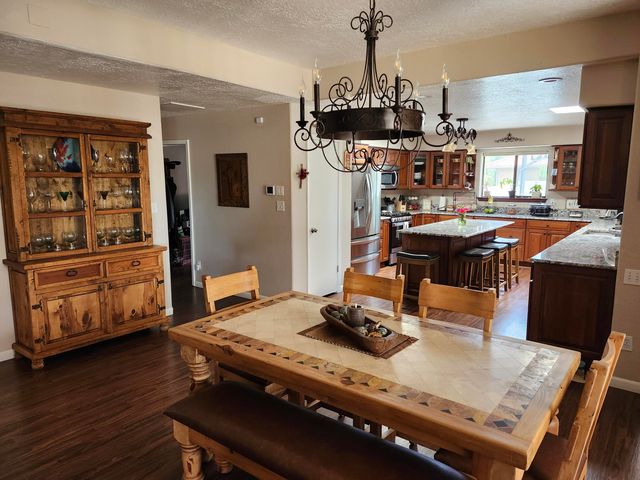 5900 Jones Place NW, Albuquerque, NM 87120