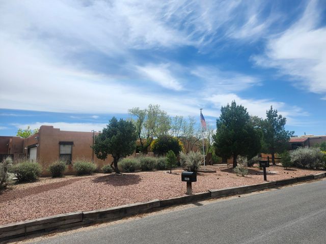 5900 Jones Place NW, Albuquerque, NM 87120