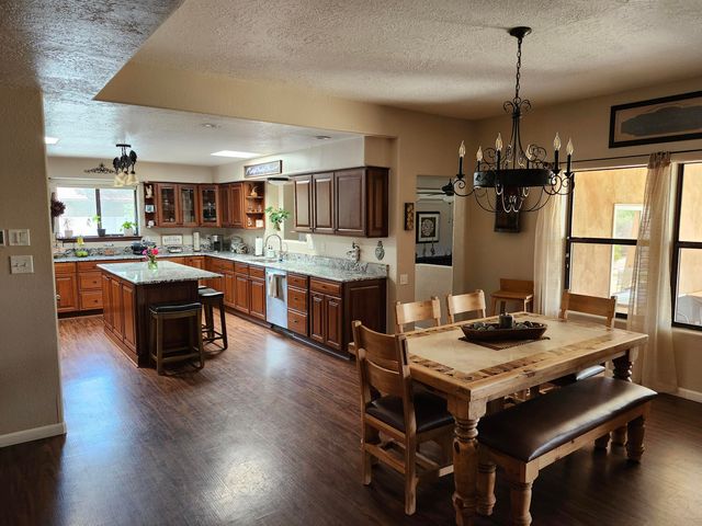 5900 Jones Place NW, Albuquerque, NM 87120
