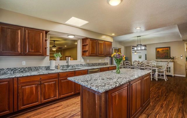 5900 Jones Place NW, Albuquerque, NM 87120