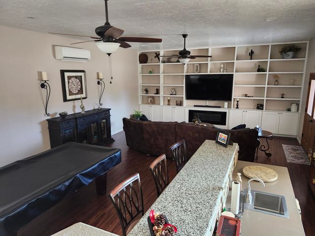 5900 Jones Place NW, Albuquerque, NM 87120