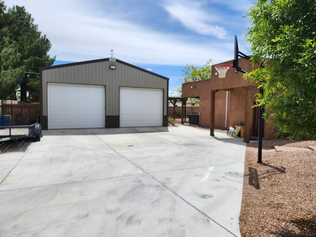 5900 Jones Place NW, Albuquerque, NM 87120