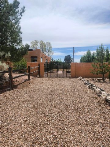 5900 Jones Place NW, Albuquerque, NM 87120