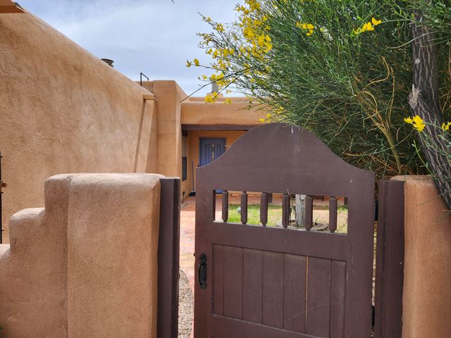 5900 Jones Place NW, Albuquerque, NM 87120