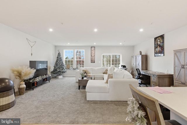 10414 JOHN GLENN ST, Lanham, MD 20706