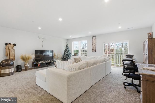 10414 JOHN GLENN ST, Lanham, MD 20706