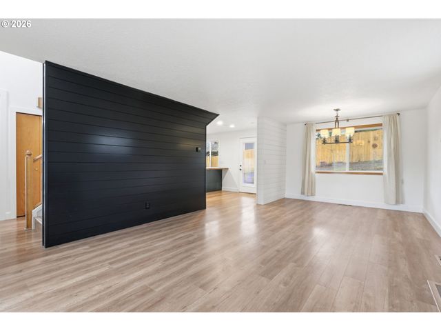 15920 Sw BRIDLE HILLS Dr, Beaverton, OR 97007