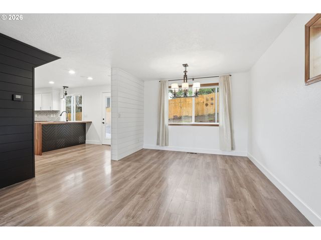 15920 Sw BRIDLE HILLS Dr, Beaverton, OR 97007