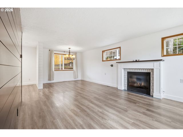 15920 Sw BRIDLE HILLS Dr, Beaverton, OR 97007