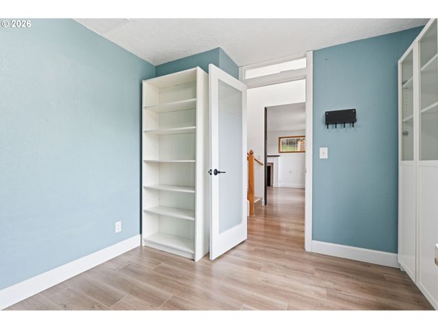 15920 Sw BRIDLE HILLS Dr, Beaverton, OR 97007