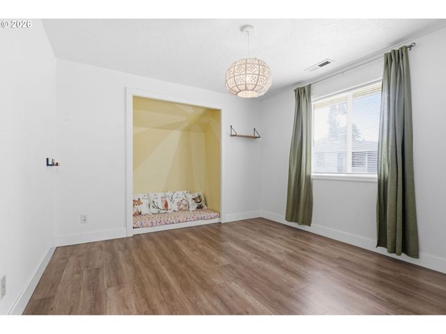 15920 Sw BRIDLE HILLS Dr, Beaverton, OR 97007