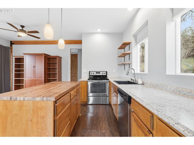 15920 Sw BRIDLE HILLS Dr, Beaverton, OR 97007