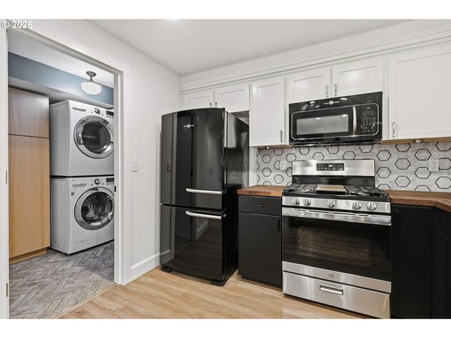 15920 Sw BRIDLE HILLS Dr, Beaverton, OR 97007