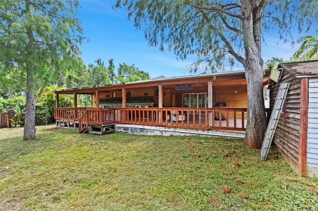 8105 N GRADY AVENUE, Tampa, FL 33614