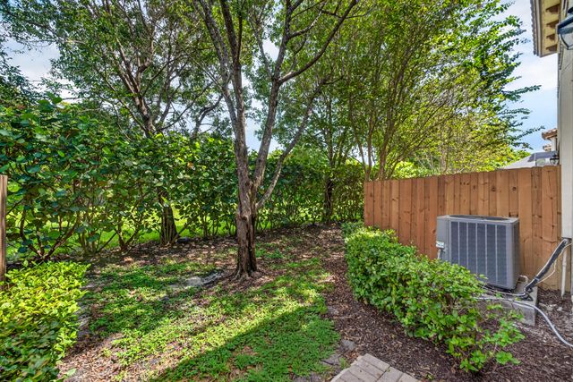 10306 WELLINGTON PARC Drive, Wellington, FL 33449
