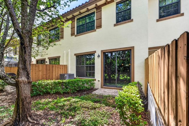 10306 WELLINGTON PARC Drive, Wellington, FL 33449