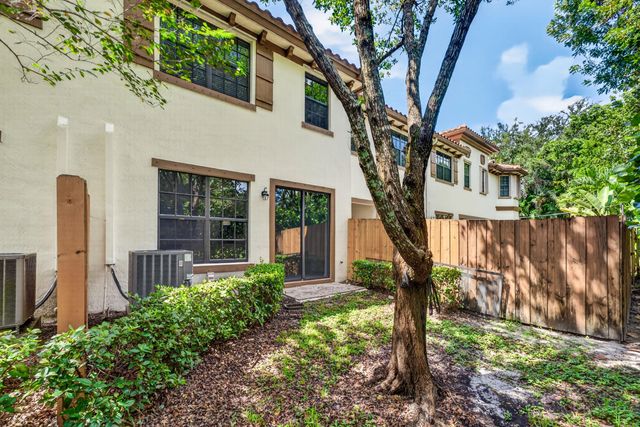 10306 WELLINGTON PARC Drive, Wellington, FL 33449