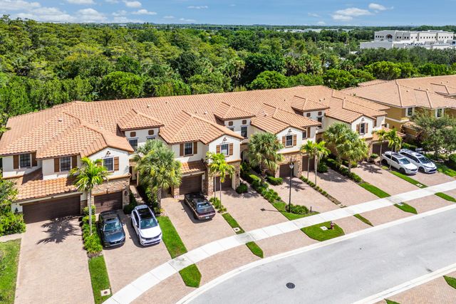 10306 WELLINGTON PARC Drive, Wellington, FL 33449