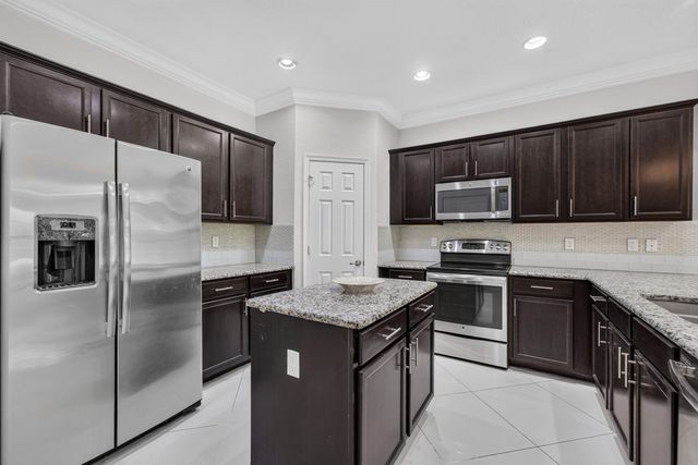 10306 WELLINGTON PARC Drive, Wellington, FL 33449