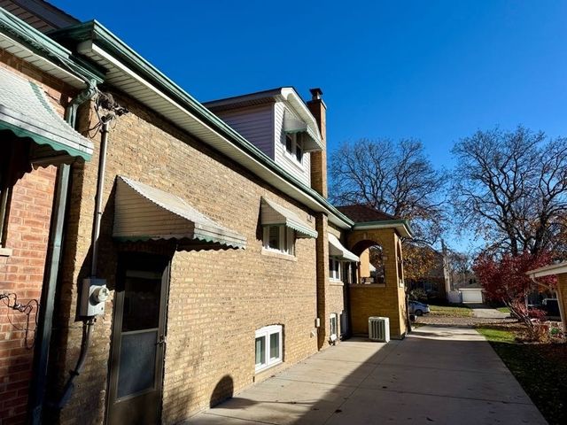 5662 N Neva Avenue, Chicago, IL 60631