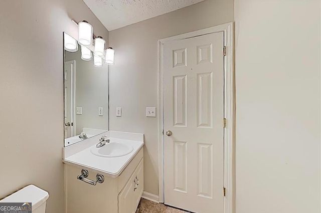 85 E Lawn Way 27, Covington, GA 30016