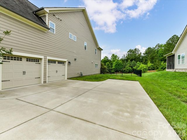 2028 Perry Pond Drive, Waxhaw, NC 28173