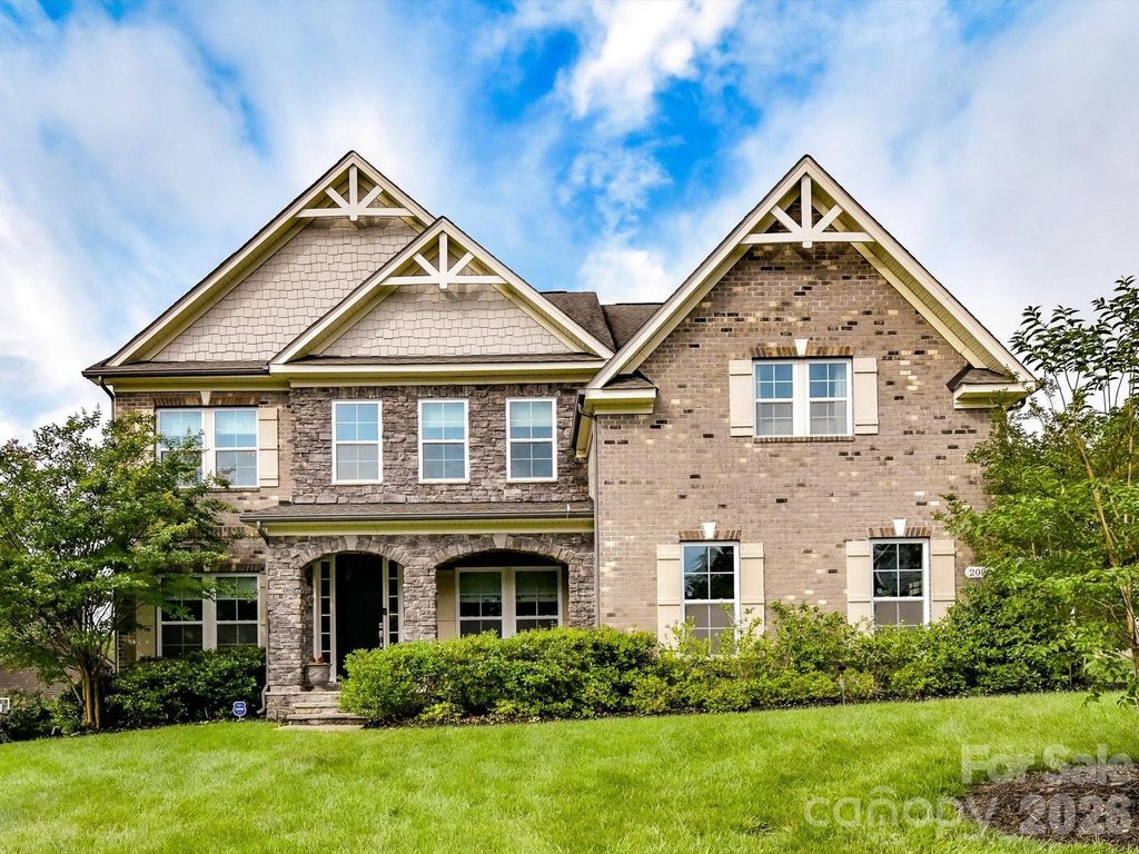 2028 Perry Pond Drive, Waxhaw, NC 28173