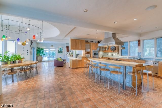 12 Chelsea Dr, Livingston Twp., NJ 07039