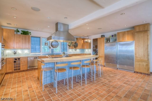 12 Chelsea Dr, Livingston Twp., NJ 07039