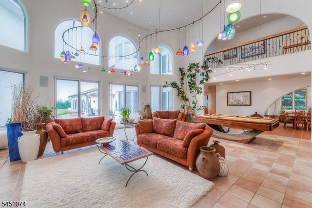 12 Chelsea Dr, Livingston Twp., NJ 07039