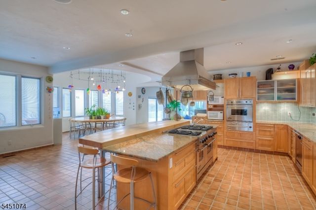 12 Chelsea Dr, Livingston Twp., NJ 07039