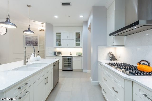 16382 Viansa WAY 201, Naples, FL 34110