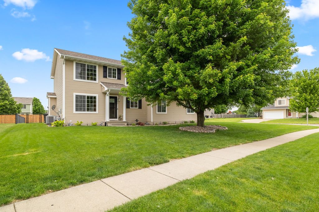 760 SE Westgate Drive, Waukee, IA 50263