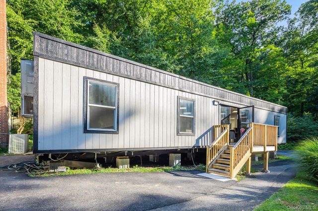 996 Haverstraw Road, Suffern, NY 10901