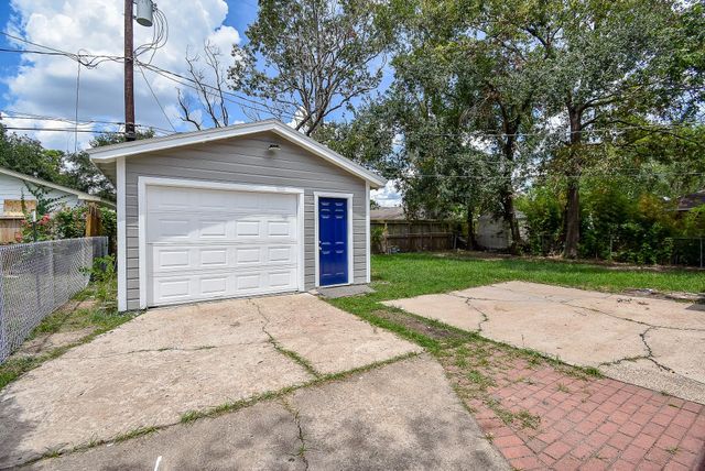 7406 Schiller Street, Houston, TX 77055