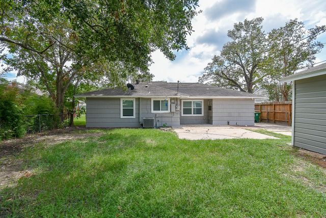 7406 Schiller Street, Houston, TX 77055
