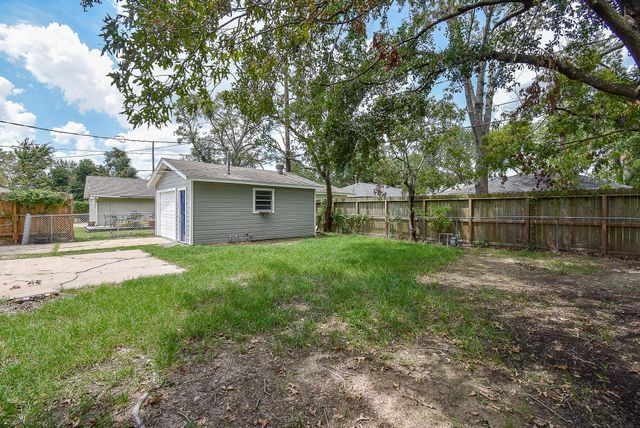 7406 Schiller Street, Houston, TX 77055
