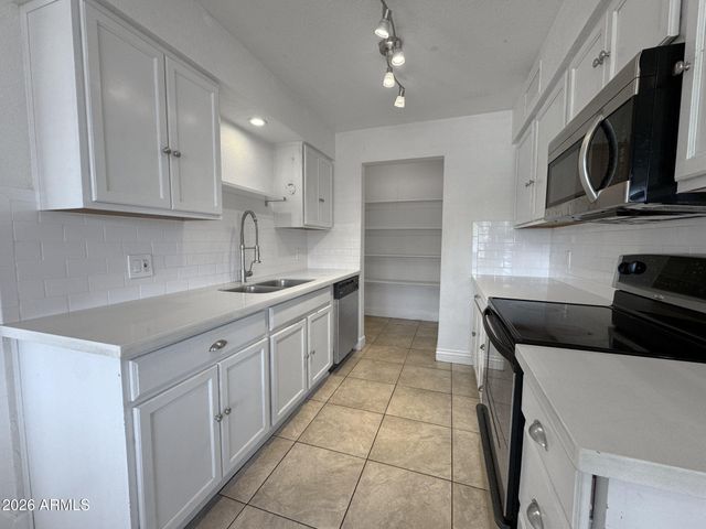 936 E FLINT Street, Chandler, AZ 85225