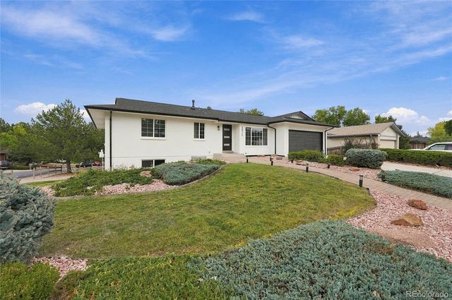 2012 S Yank Way, Lakewood, CO 80228