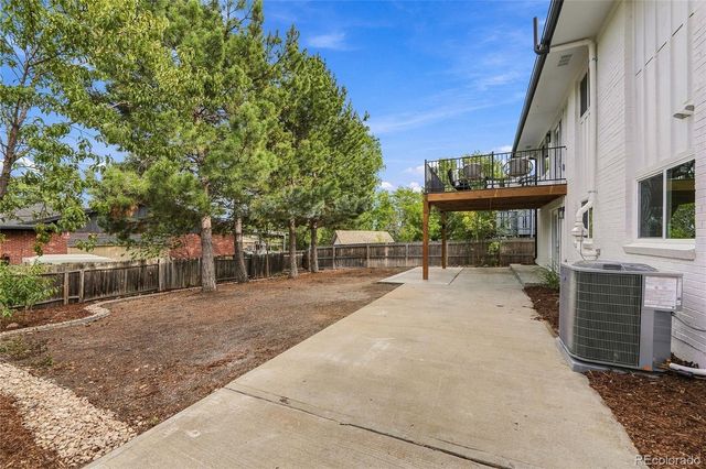 2012 S Yank Way, Lakewood, CO 80228