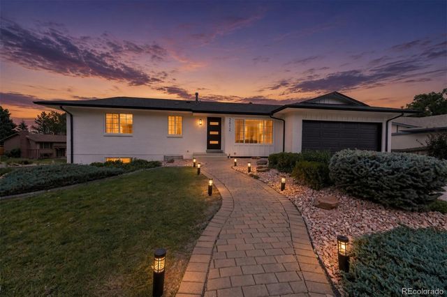 2012 S Yank Way, Lakewood, CO 80228