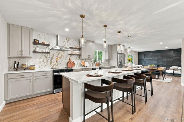 2012 S Yank Way, Lakewood, CO 80228